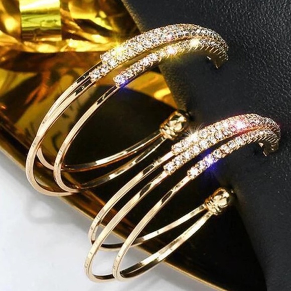 New Gorgeous 18K Gold Diamond Hoop Earrings - Picture 7 of 7